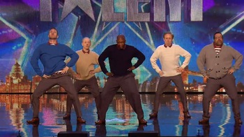 5 người đàn ông trung niên nhảy vũ đạo hài hước