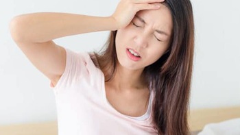 Thường xuyên nhức đầu, uống thuốc giảm đau liên tục có sao không?