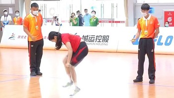 Cô bé Trung Quốc lập kỷ lục nhảy dây thế giới