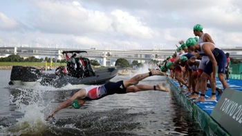 Sự cố hi hữu ở Olympic Tokyo, VĐV bơi được 100m phải xuất phát lại