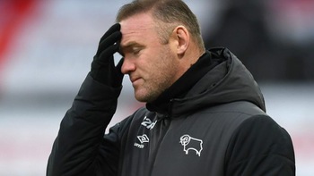 HLV Rooney xoạc bóng khiến học trò chấn thương nặng