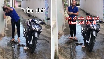 Đi làm tình nguyện về, cô gái được mẹ tắm ngay trước cửa nhà