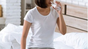 2 loại nước rất nên uống sau tiêm vaccine COVID-19