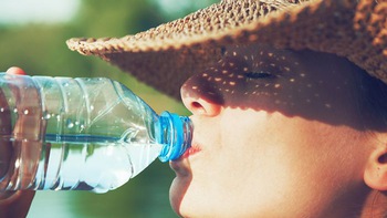 Dấu hiệu bệnh khi uống nhiều nước miệng vẫn khô