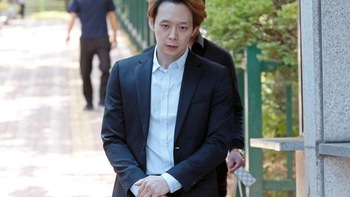 Park Yoo-chun bị tố dụ dỗ fan nữ chơi trò người lớn tập thể