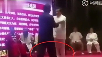 Võ sư truyền điện Trung Quốc bị lật tẩy ngay trên sân khấu