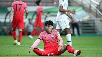 Cầu thủ Hàn Quốc bị chửi bới vì pha bắn chim khó tin