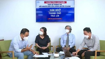 MC Quyền Linh hết tiền điện thoại, tẽn tò ngay trên sóng livestream