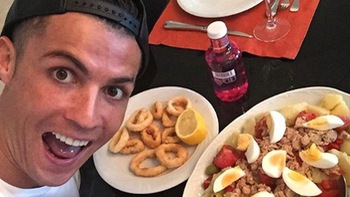Ronaldo khiến cầu thủ Manchester United hết dám ăn đồ ngọt