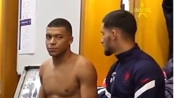 Cây hài bóng đá Kylian Mbappé