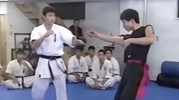 Cao thủ túy quyền bị võ sĩ Karate lật tẩy chiêu trò