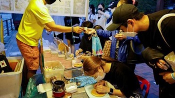 Cơn sốt kẹo đường trong 'Squid game' giúp người Hàn hốt bạc