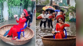 Chú rể đẩy thuyền thúng rước cô dâu về dinh trong ngày mưa lụt