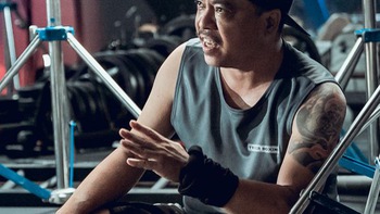 Đạo diễn 'Em chưa 18'- Lê Thanh Sơn 'cầm trịch' show boxing trên TV