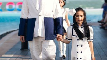Hoa hậu Trái đất Phương Khánh dắt đoàn 'thủy thủ nhí' dạo biển