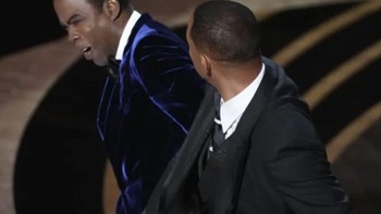 Bi hài Will Smith 'tát' Chris Rock sấp mặt trên sân khấu Oscar 2022