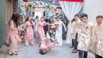 Cô gái bê tráp 'ke đầu' nhảy hiphop trong đám cưới