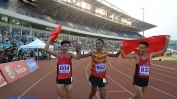 Hình ảnh đẹp của VĐV Timor Leste giành HC Bạc đường chạy 10.000 m