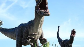 Xuất hiện khủng long từ 'Jurassic World' trên sông Sài Gòn