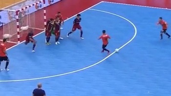 Chiến thuật sút phạt futsal khiến thủ môn đối phương đứng hình (P2)
