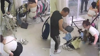 Cô gái sợ chuột đu gãy cây treo đồ trong shop quần áo