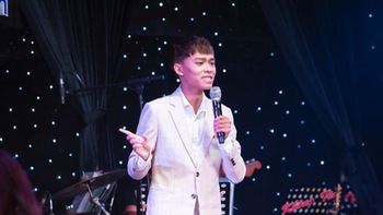 Hồ Văn Cường hát 'Tình cha' cực ngọt trong minishow đầu tiên