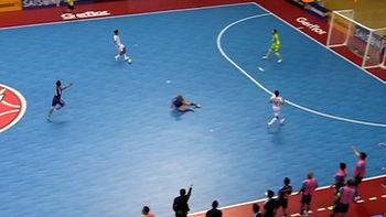 HLV tuyển futsal Indonesia nổi quạu vì học trò chơi quá fair-play