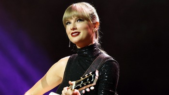 Taylor Swift 'nổi đóa' khi live show 'cháy vé' vì lý do trời ơi
