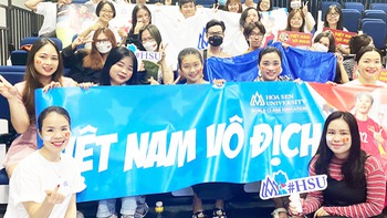Hàng trăm sinh viên, giảng viên 'hẹn' tiếp lửa cho tuyển nữ Việt Nam