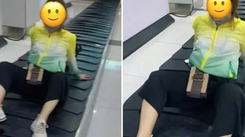 Khách nữ làm hành động lạ trên băng chuyền hành lý sân bay