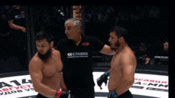 2 võ sĩ đánh nhau như 'gãi ngứa' bị ông trùm MMA đuổi khỏi sàn đấu