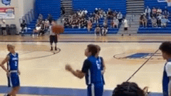Cậu bé 10 tuổi chơi bóng rổ 'đỉnh của chóp'