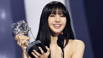 Lisa Blackpink trở thành nghệ sĩ solo K-pop đầu tiên thắng giải VMAs