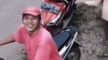 Tên trộm xe máy nở nụ cười tỏa nắng khi phát hiện camera an ninh
