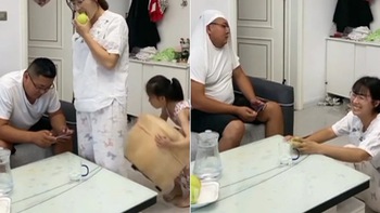 Mẹ ngã dập mông vì con gái lấy ghế lúc nào không hay
