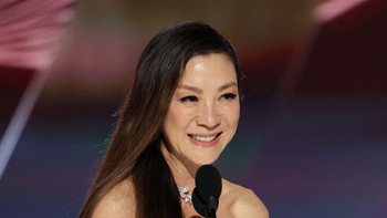 Dương Tử Quỳnh lần đầu nhận Quả cầu vàng với hạng mục phim hài/nhạc kịch