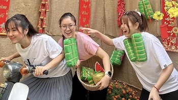 Ảnh vui sao Việt 15-1: Lê Phương 'tấu hài' cùng hai em gái xinh đẹp