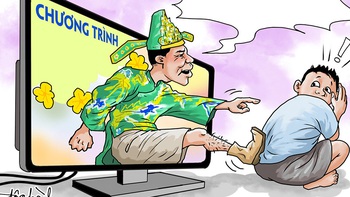 Nghệ sĩ ưu tú cay cú mắng khán giả 'ăn cháo đá bát'