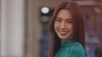 Hoa hậu Thùy Tiên ghi điểm với style 'cực cháy' ngày đầu năm