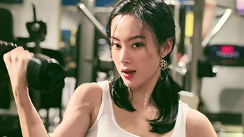 Ảnh vui sao Việt 4-1: Angela Phương Trinh khoe cơ bắp cuồn cuộn
