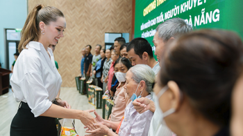 Hoa hậu Ba Lan đến Đà Nẵng trao kim cương cho vị khách may mắn