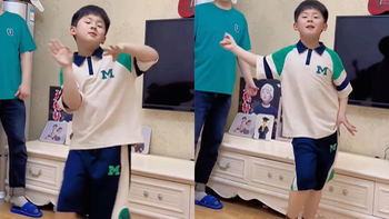 Biểu cảm thần thái của bé trai khi nhảy dance