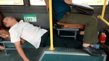 Ảnh vui 4-10: Lên xe buýt dễ ngủ lắm!