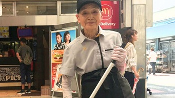 Cụ bà 90 tuổi kiên quyết từ chối nghỉ hưu