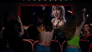 Phim 'hiếm' cho phép khán giả dùng điện thoại, nhảy múa hát hò trong rạp