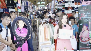 Người ảo AI livestream bán hàng từ chợ Bến Thành
