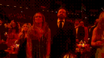 Loạt biểu cảm 'đơ như tượng' của Ben Affleck tại Grammy gây sốt mạng xã hội