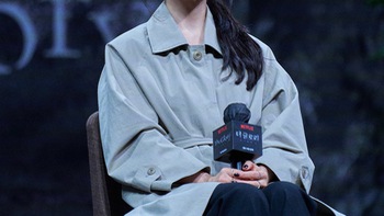 Song Hye Kyo cười hạnh phúc khi fan tái hiện cảnh diễn của cô trong The Glory