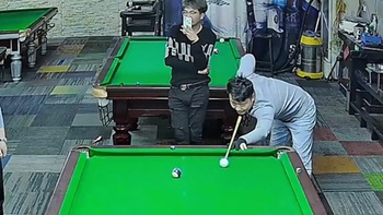 Chàng trai cười khoái chí khi lượm 5 siêu phẩm bida rùa liên tiếp