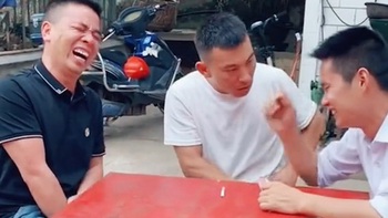 Chàng trai cay cú khi bị bạn troll mất tiền